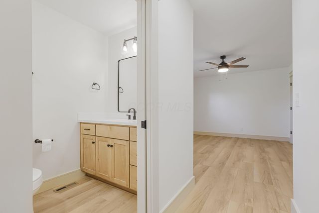 944 Fieldson Drive, Heath, OH 43056