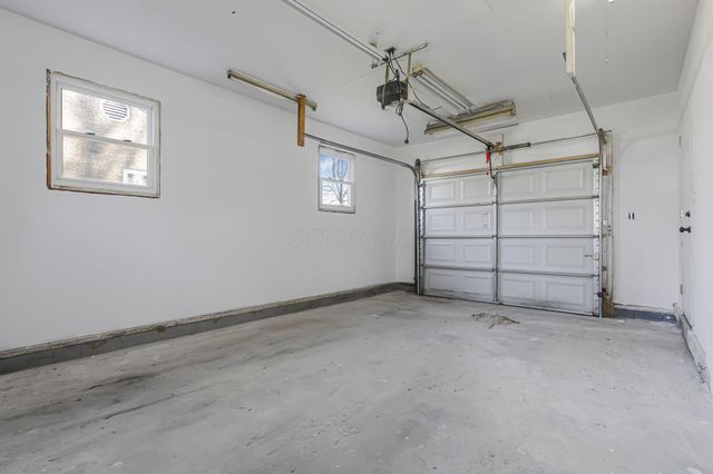 944 Fieldson Drive, Heath, OH 43056