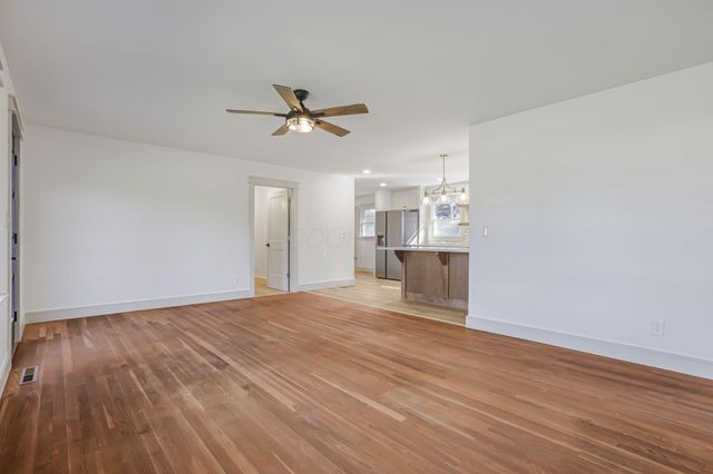 944 Fieldson Drive, Heath, OH 43056