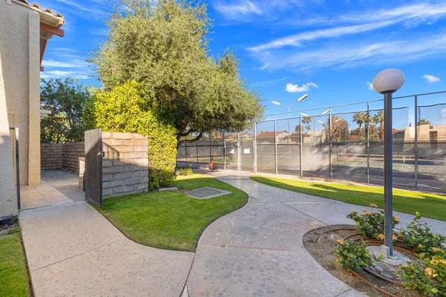 1407 N Sunrise Way 28, Palm Springs, CA 92262