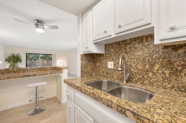 1407 N Sunrise Way 28, Palm Springs, CA 92262