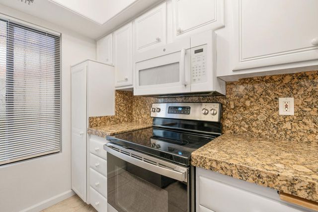 1407 N Sunrise Way 28, Palm Springs, CA 92262