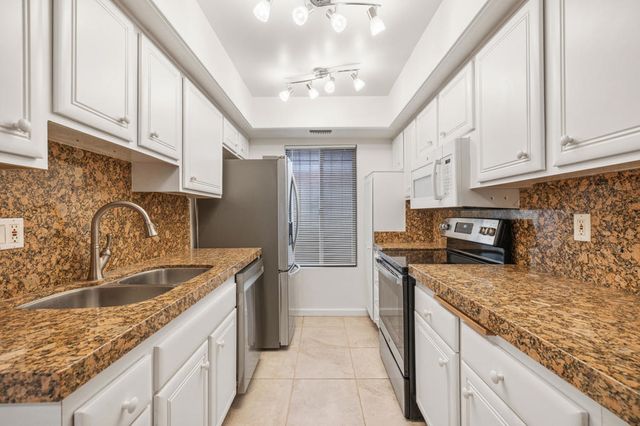 1407 N Sunrise Way 28, Palm Springs, CA 92262