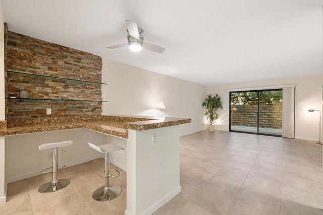 1407 N Sunrise Way 28, Palm Springs, CA 92262