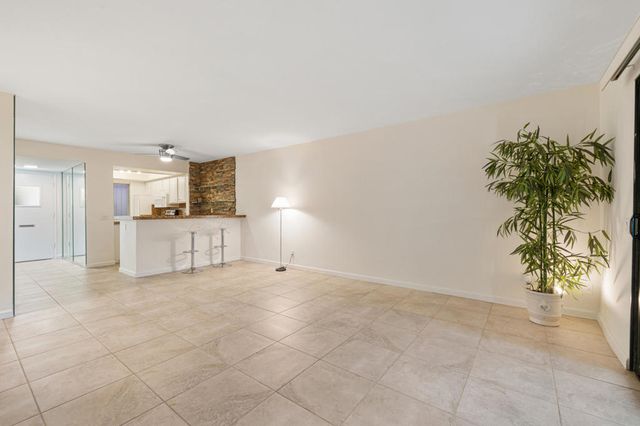 1407 N Sunrise Way 28, Palm Springs, CA 92262