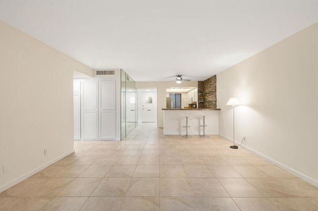 1407 N Sunrise Way 28, Palm Springs, CA 92262