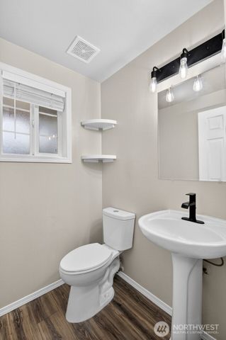 1212 N 12th Place, Mount Vernon, WA 98273