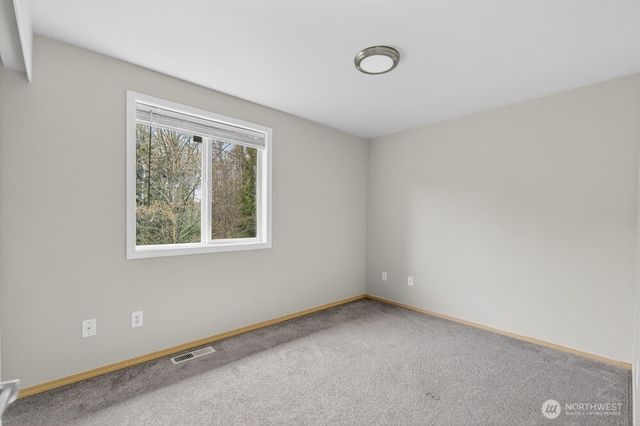 1212 N 12th Place, Mount Vernon, WA 98273