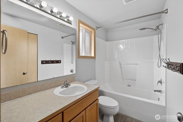 1212 N 12th Place, Mount Vernon, WA 98273