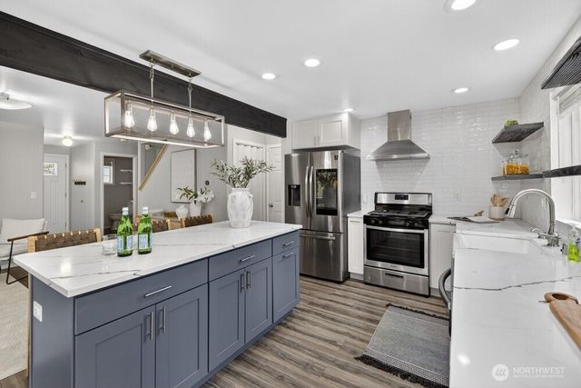 1212 N 12th Place, Mount Vernon, WA 98273