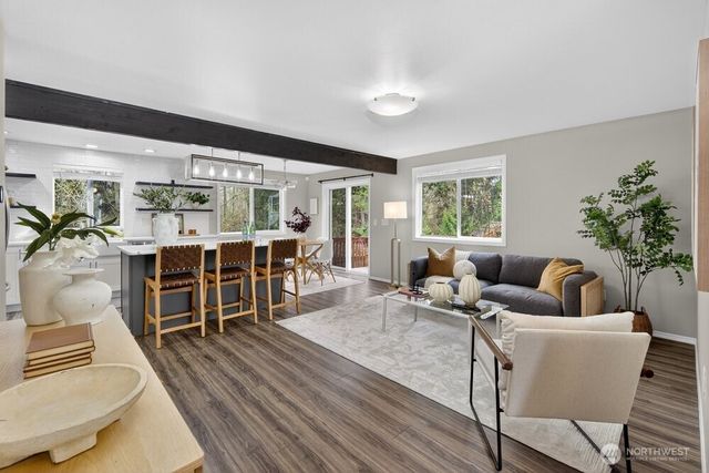 1212 N 12th Place, Mount Vernon, WA 98273