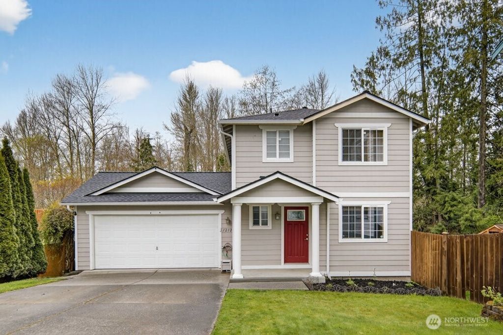 1212 N 12th Place, Mount Vernon, WA 98273