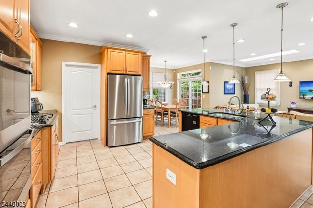 17 Coggins Ln, West Orange Twp., NJ 07052