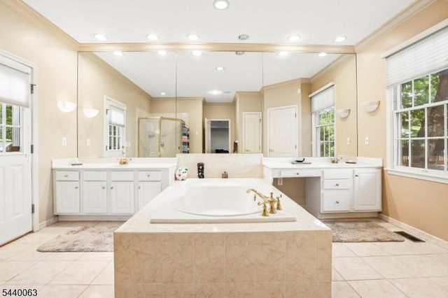 17 Coggins Ln, West Orange Twp., NJ 07052