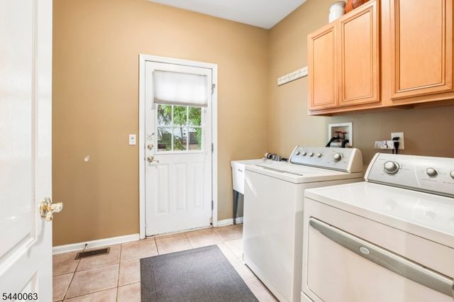 17 Coggins Ln, West Orange Twp., NJ 07052