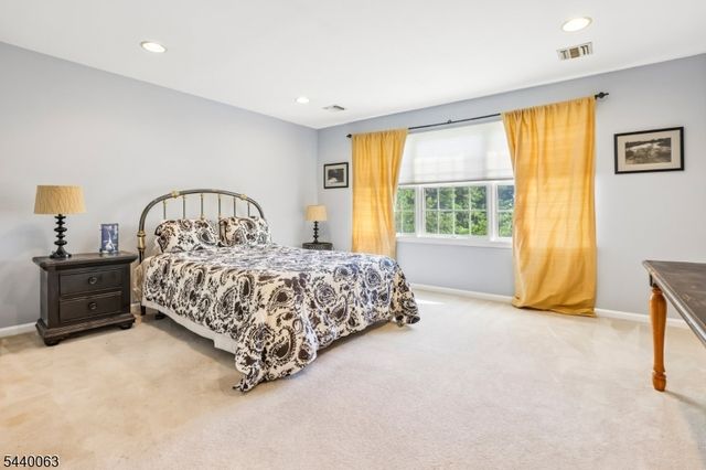 17 Coggins Ln, West Orange Twp., NJ 07052