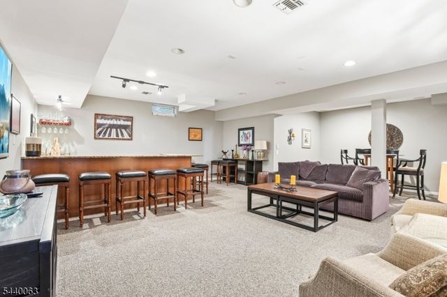 17 Coggins Ln, West Orange Twp., NJ 07052