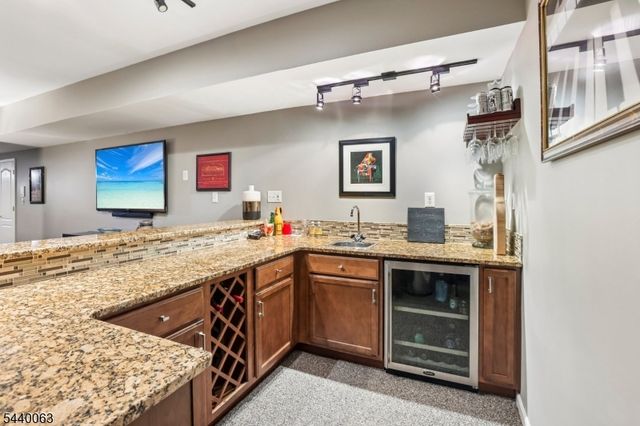 17 Coggins Ln, West Orange Twp., NJ 07052