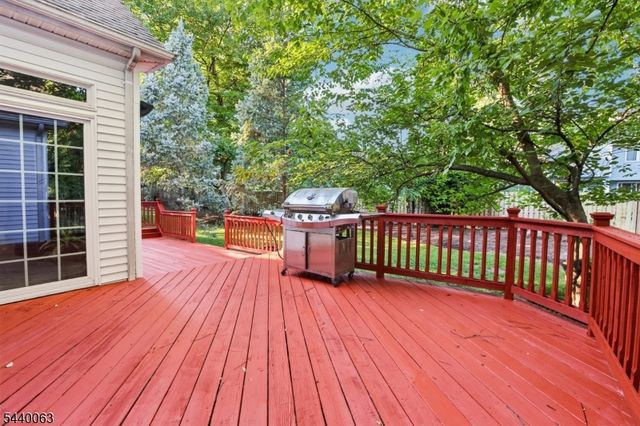 17 Coggins Ln, West Orange Twp., NJ 07052