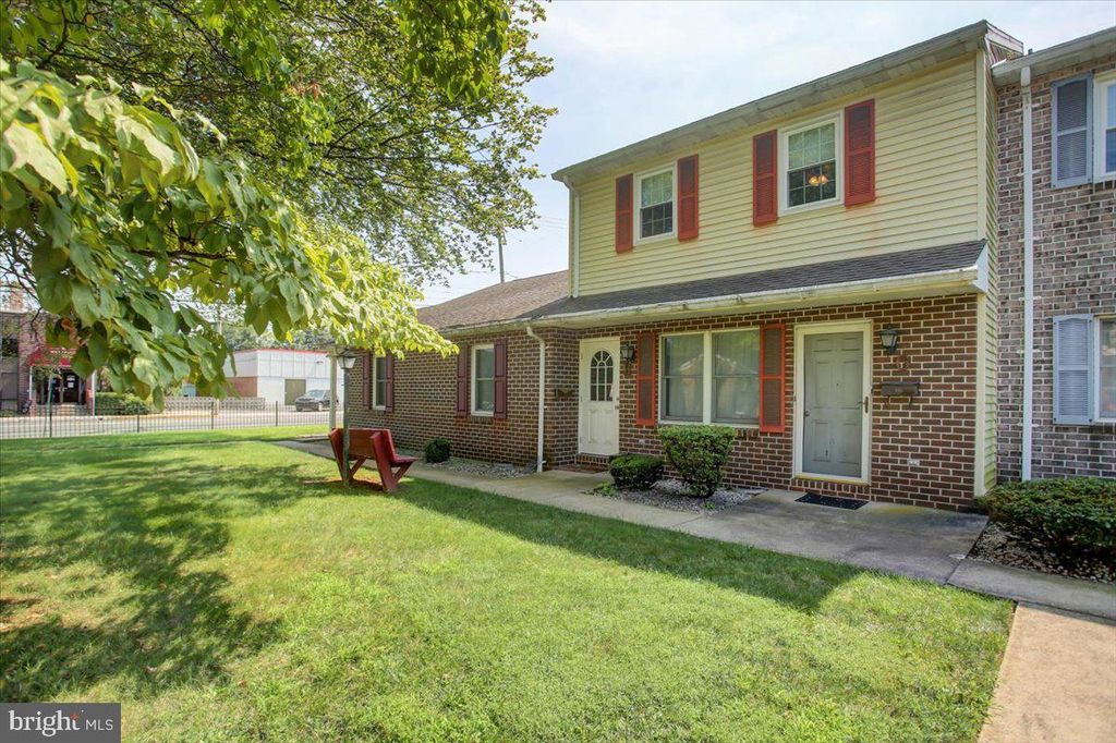 521 W KING ST #H, Shippensburg, PA 17257