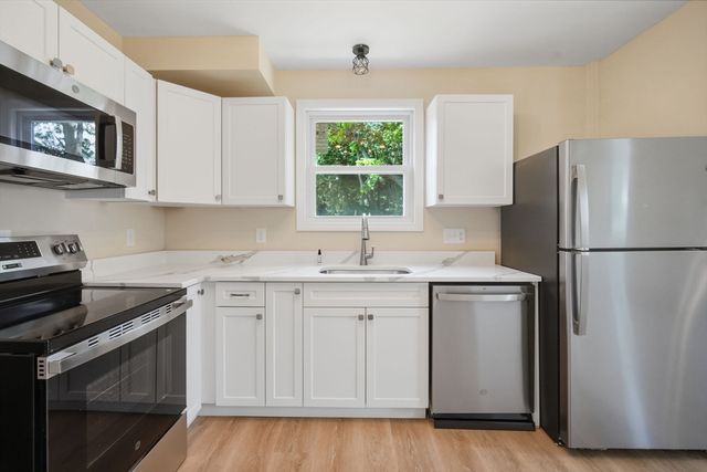 4 Wilson St, Wilbraham, MA 01095