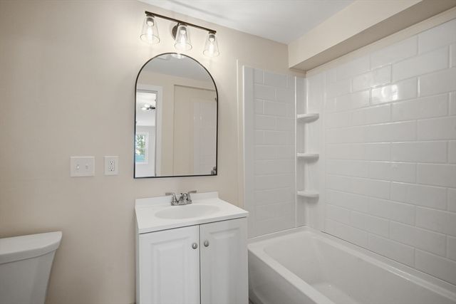 4 Wilson St, Wilbraham, MA 01095