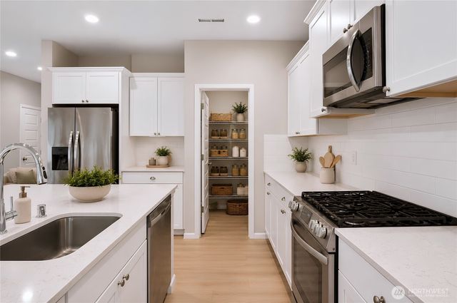 1198 Panoramic Loop, Bremerton, WA 98312