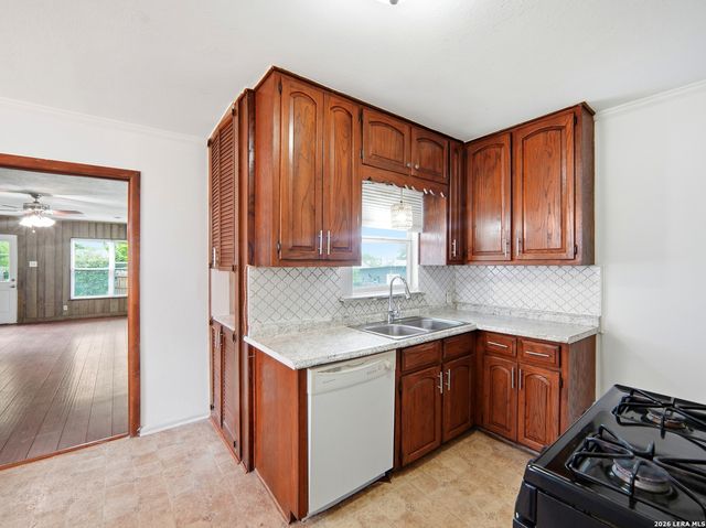 1311 W ROSEWOOD AVE, San Antonio, TX 78201