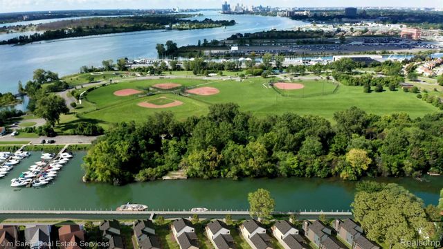 267 KEELSON Drive, Detroit, MI 48215