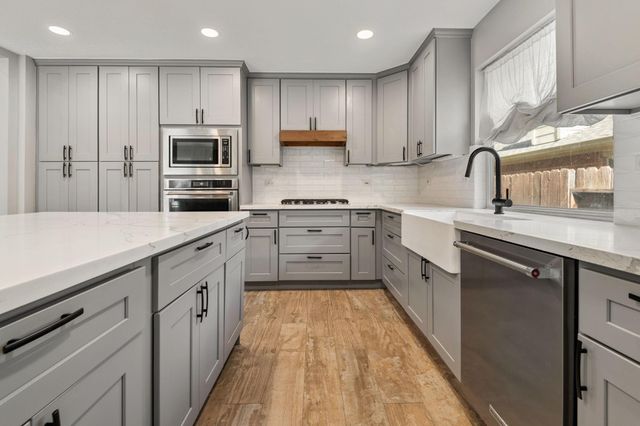 214 W Misty Dawn Drive, Conroe, TX 77385