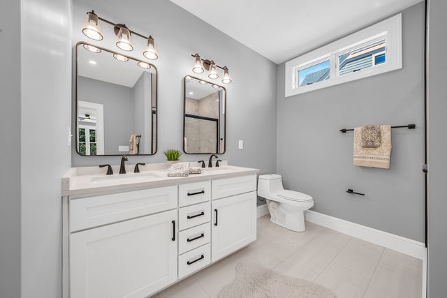 11 Adams Ln 11, Sherborn, MA 01770