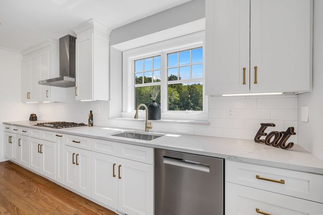 11 Adams Ln 11, Sherborn, MA 01770