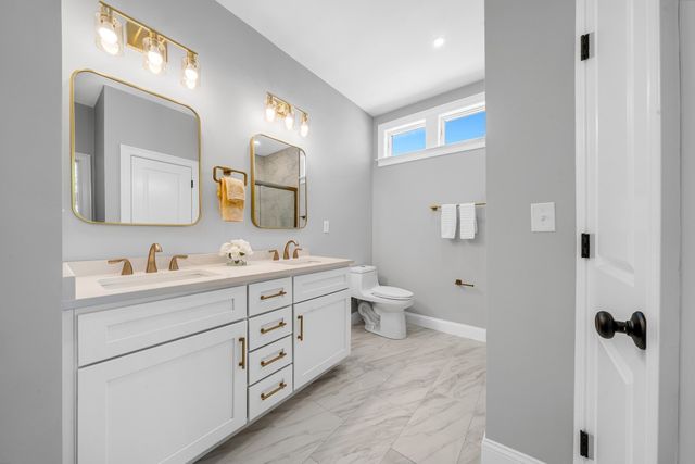 11 Adams Ln 11, Sherborn, MA 01770