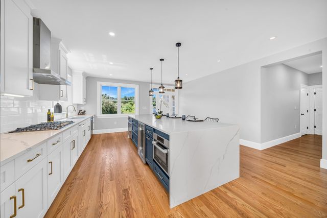 11 Adams Ln 11, Sherborn, MA 01770