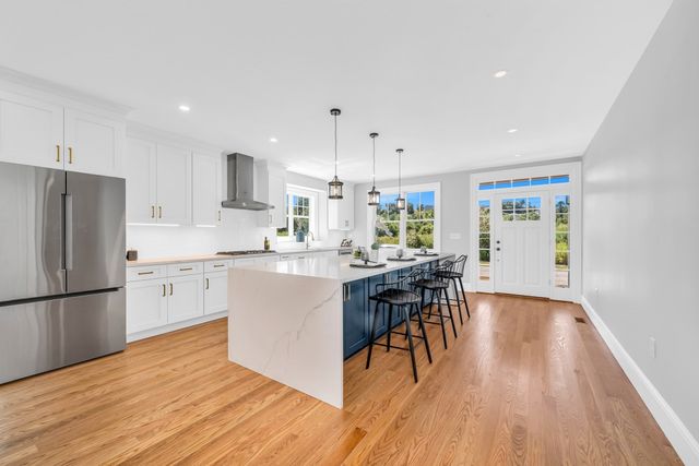11 Adams Ln 11, Sherborn, MA 01770