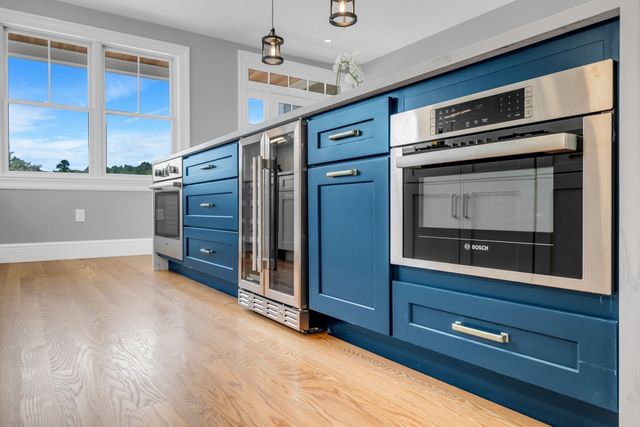 11 Adams Ln 11, Sherborn, MA 01770