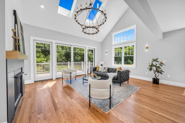11 Adams Ln 11, Sherborn, MA 01770