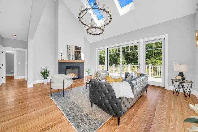 11 Adams Ln 11, Sherborn, MA 01770