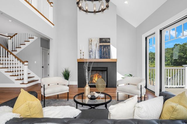 11 Adams Ln 11, Sherborn, MA 01770