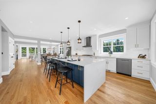 11 Adams Ln 11, Sherborn, MA 01770