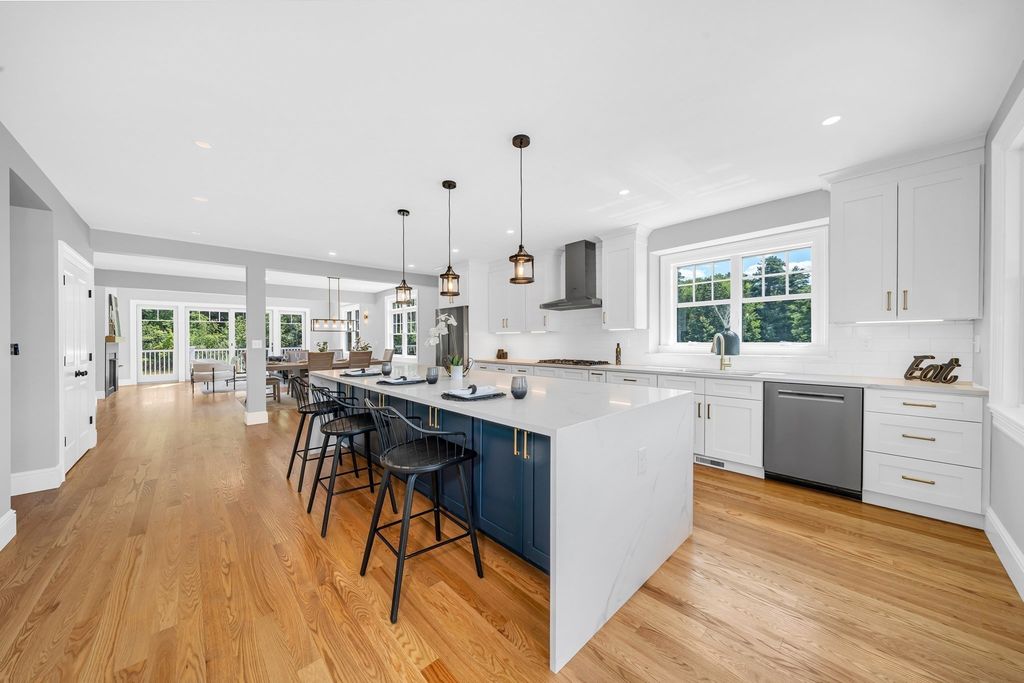 11 Adams Ln 11, Sherborn, MA 01770