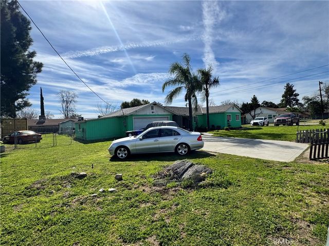 32271 Avenue E, Yucaipa, CA 92399