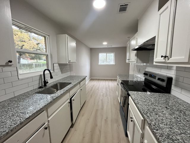 106 Timbercrest Drive, Mabank, TX 75156