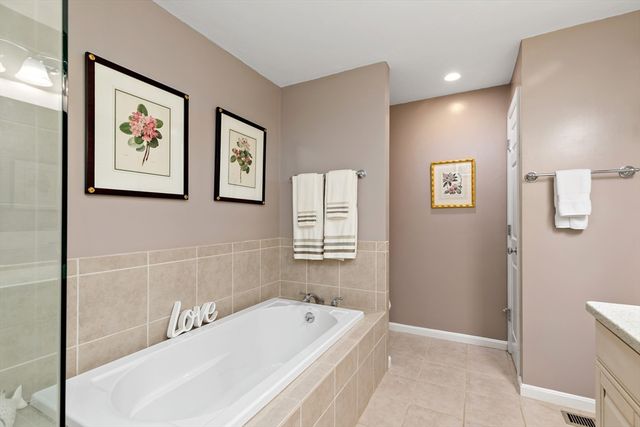 16 Butten Mews 16, Plymouth, MA 02360