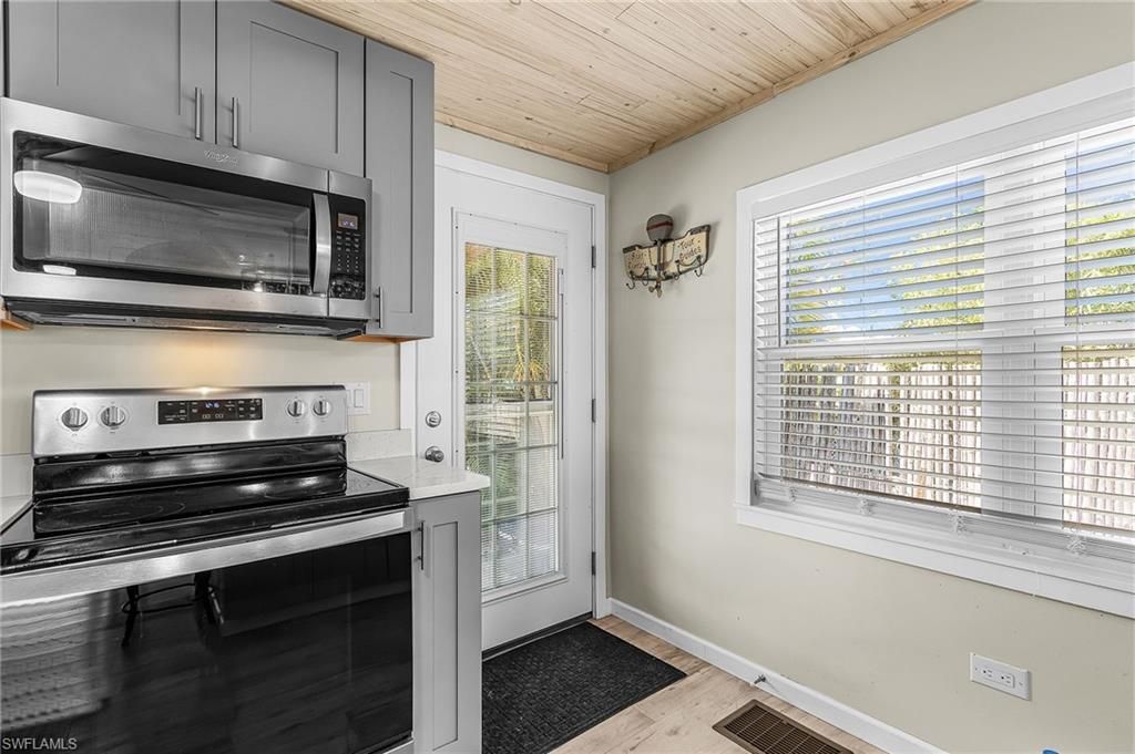3954 Dewberry LN, ST. JAMES CITY, FL 33956 — photo 3