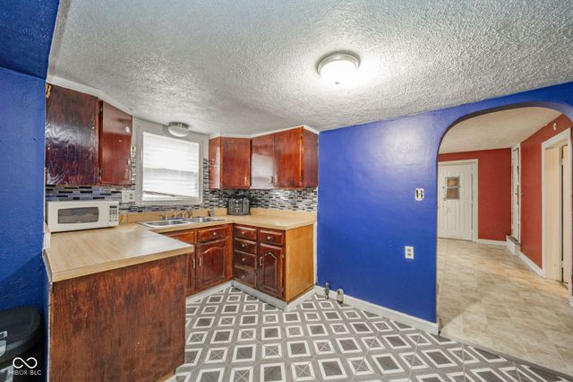 706 E 32nd Street, Anderson, IN 46016