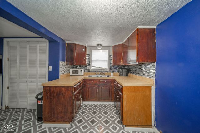 706 E 32nd Street, Anderson, IN 46016