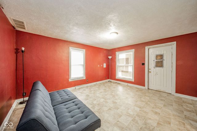 706 E 32nd Street, Anderson, IN 46016