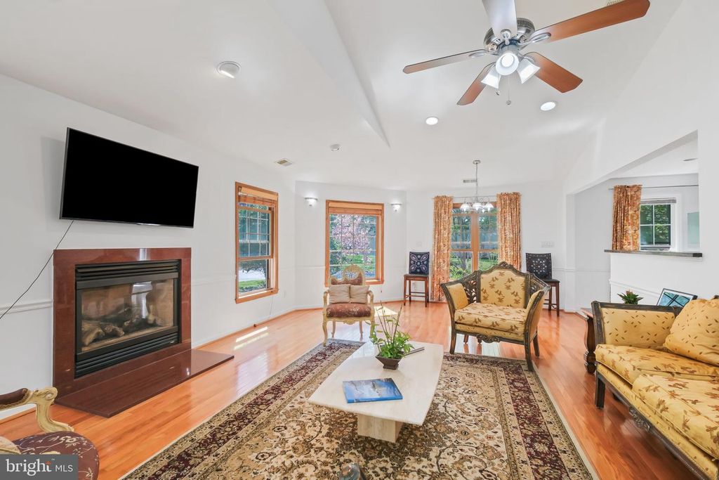 Image 11 of property listing at 11917 REYNOLDS AVE, Potomac, MD 20854