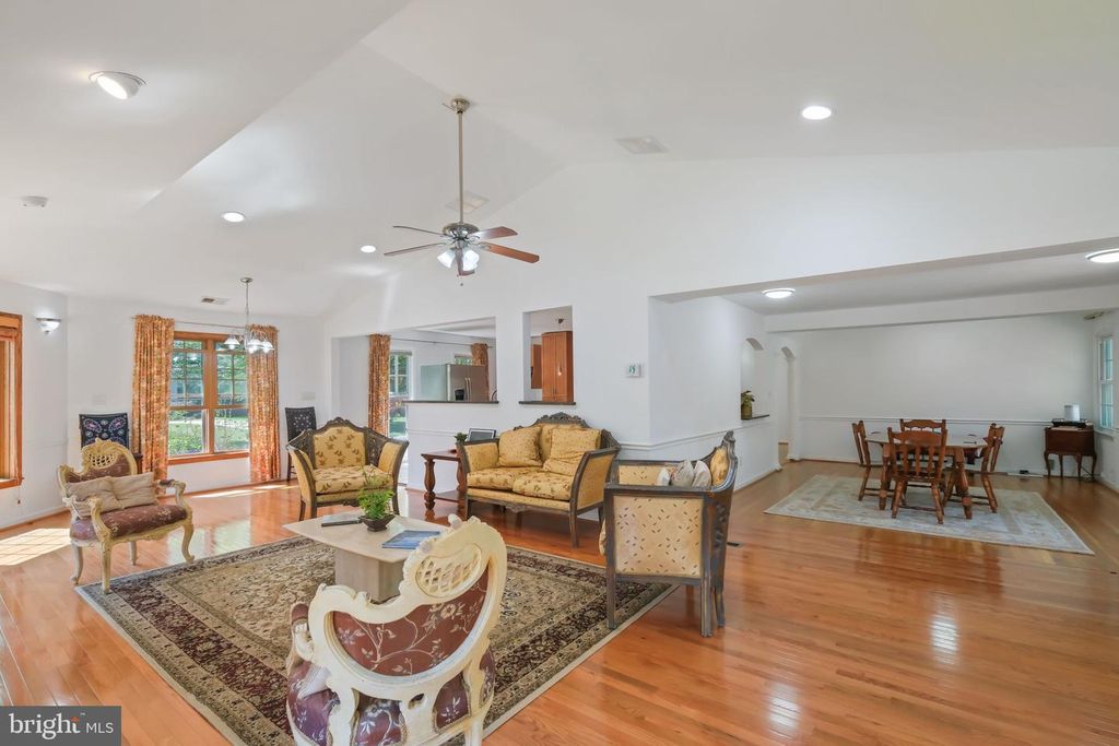 Image 12 of property listing at 11917 REYNOLDS AVE, Potomac, MD 20854